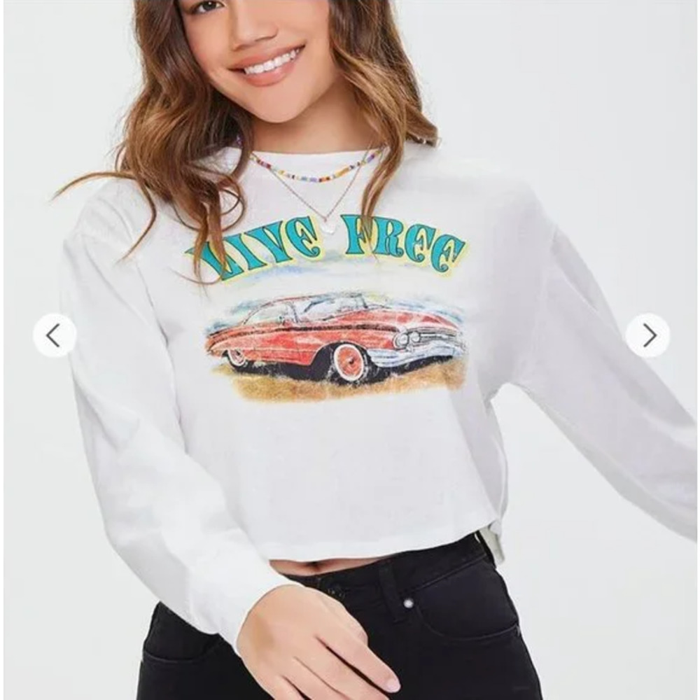 Forever 21 Womens T-Shirt Size Large White Car Live Free Cropped Long Sleeves